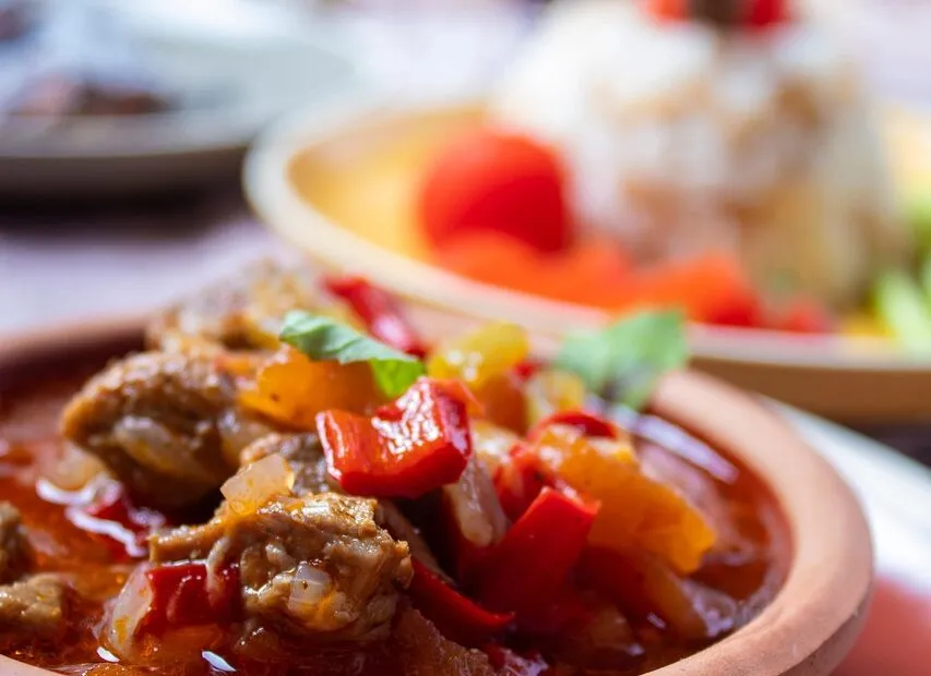 الفرق بين اللحم الطازج والمبرّد والمجمّد